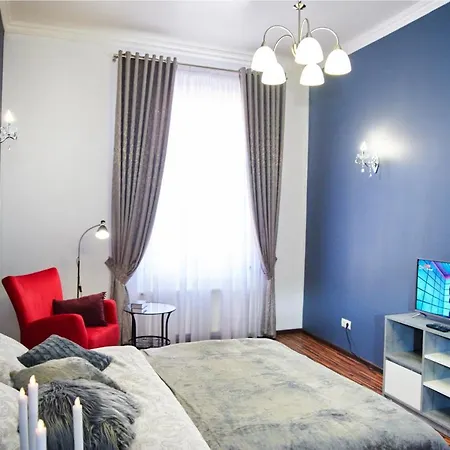Apartment Designer In The Center *