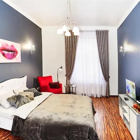 Apartment Designer In The Center *